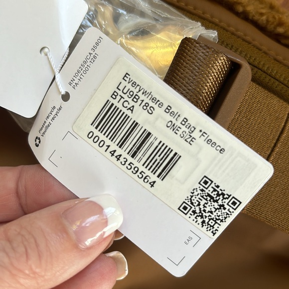 NWT Lululemon Fleece Everywhere Belt Bag Vol 1L in Burnt Caramel - Picture 5 of 9